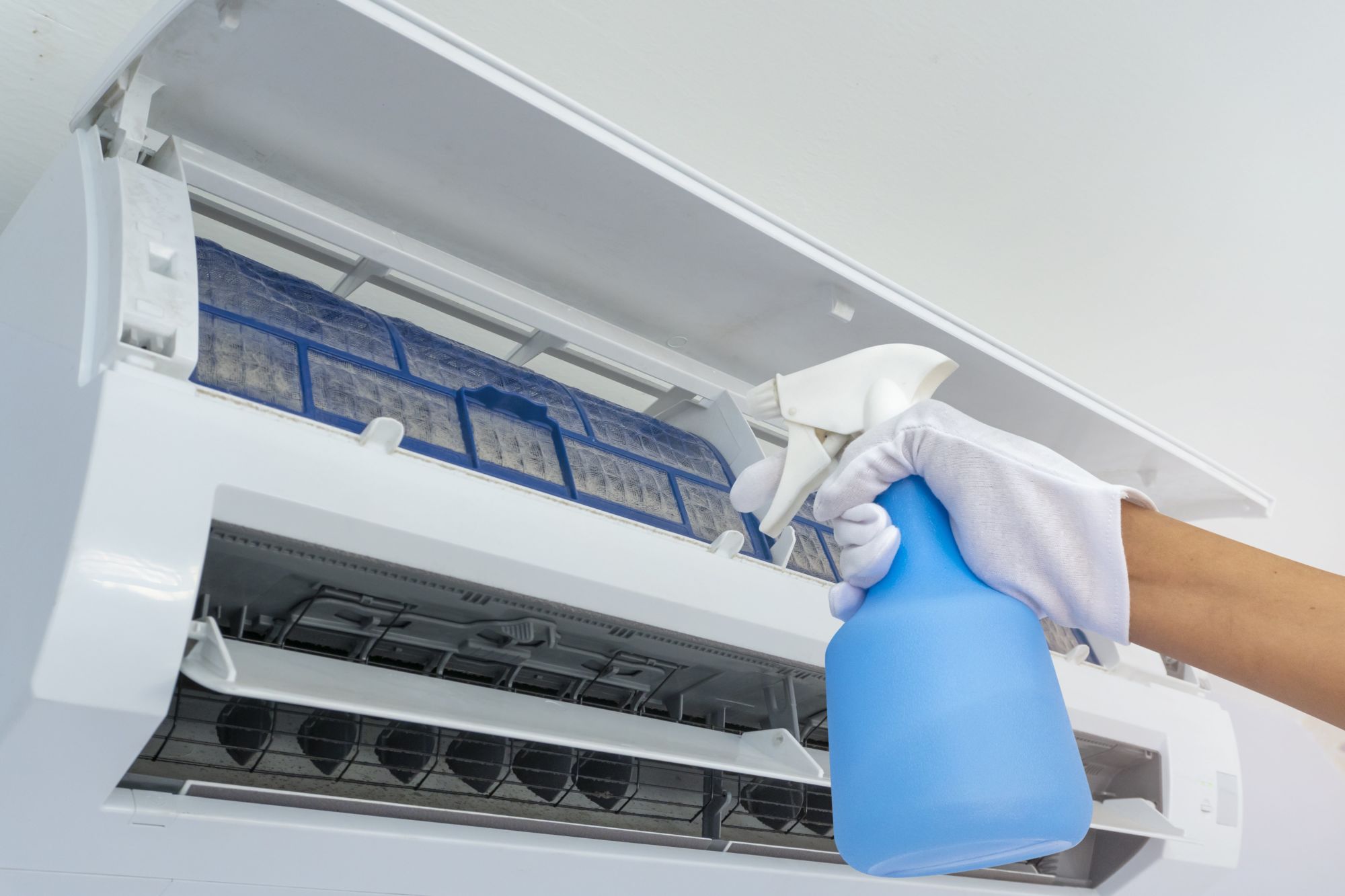 L&#8217;entretien est important pour votre pompe à chaleur air-air/air-eau et chauffe-eau Thermodynamique. 